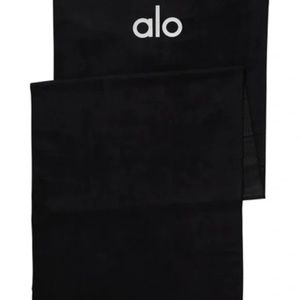 Alo Yoga grounded no slip mat towel